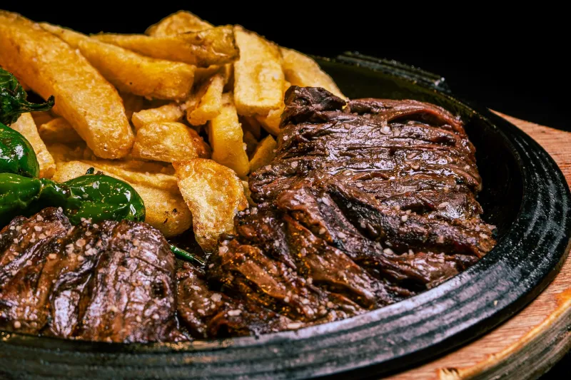 À la table du chasseur : comment les bistrots d'automne apprennent la patience aux cuisiniers pressés